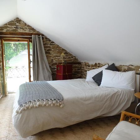 Le Grand Guillaume Bed & Breakfast Saint-Sornin-Lavolps ภายนอก รูปภาพ