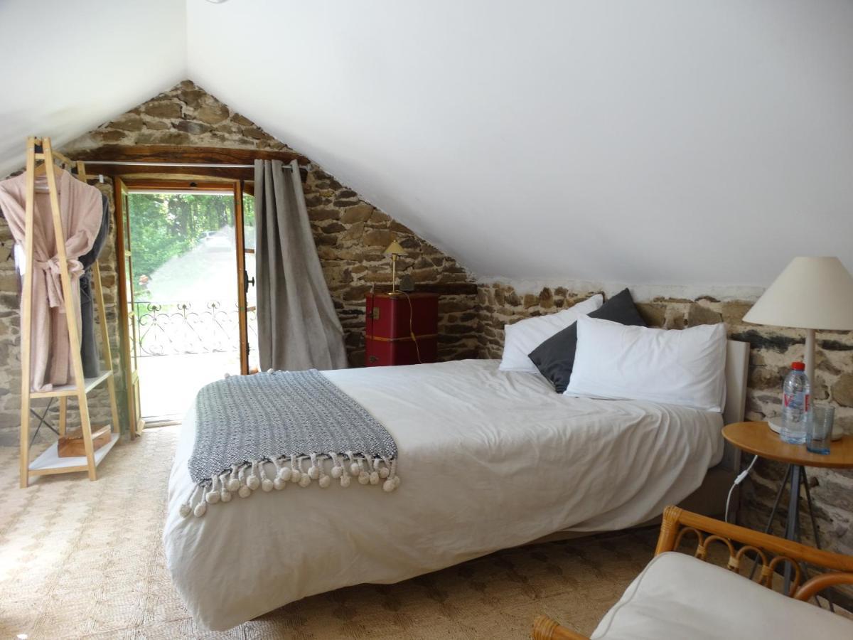 Le Grand Guillaume Bed & Breakfast Saint-Sornin-Lavolps ภายนอก รูปภาพ